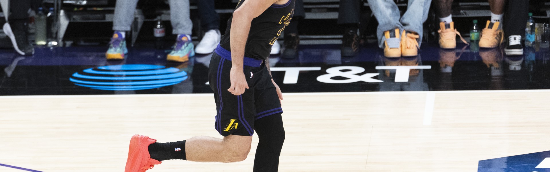 华体会体育在线-东契奇：我们每个人都助力胜利 斯玛特是我们的防守领袖